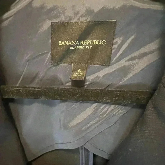 Banana Republic blazer - navy with gold buttons - Picture 6 of 8